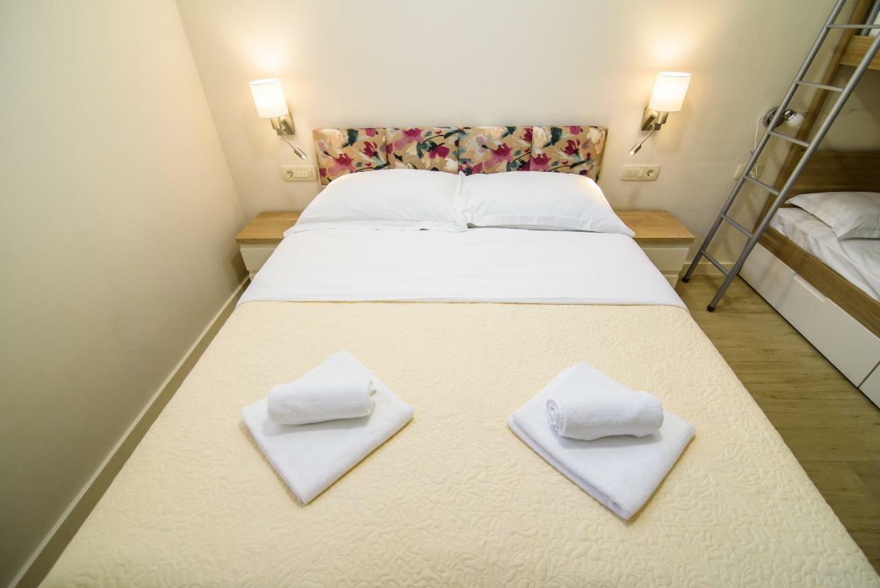 Apartments Leone Lukas Promajna Eksteriør billede